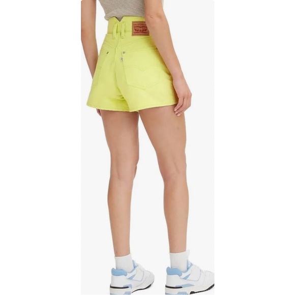 Levi’s Strauss Women’s Notch High Waisted Mom Shorts Daiquiri Green Size 26 - Picture 2 of 9